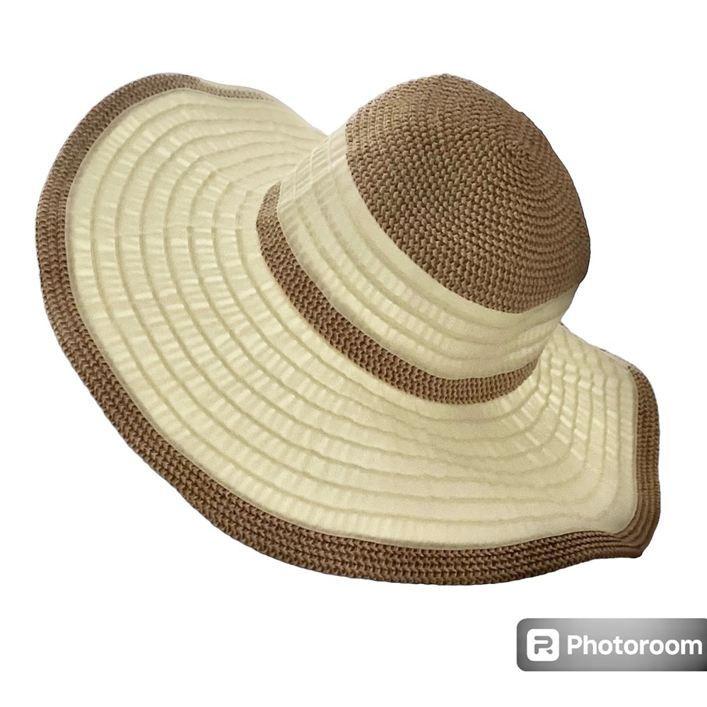NWOT D&Y (David&Young) wide brimmed cream and tan floppy hat.